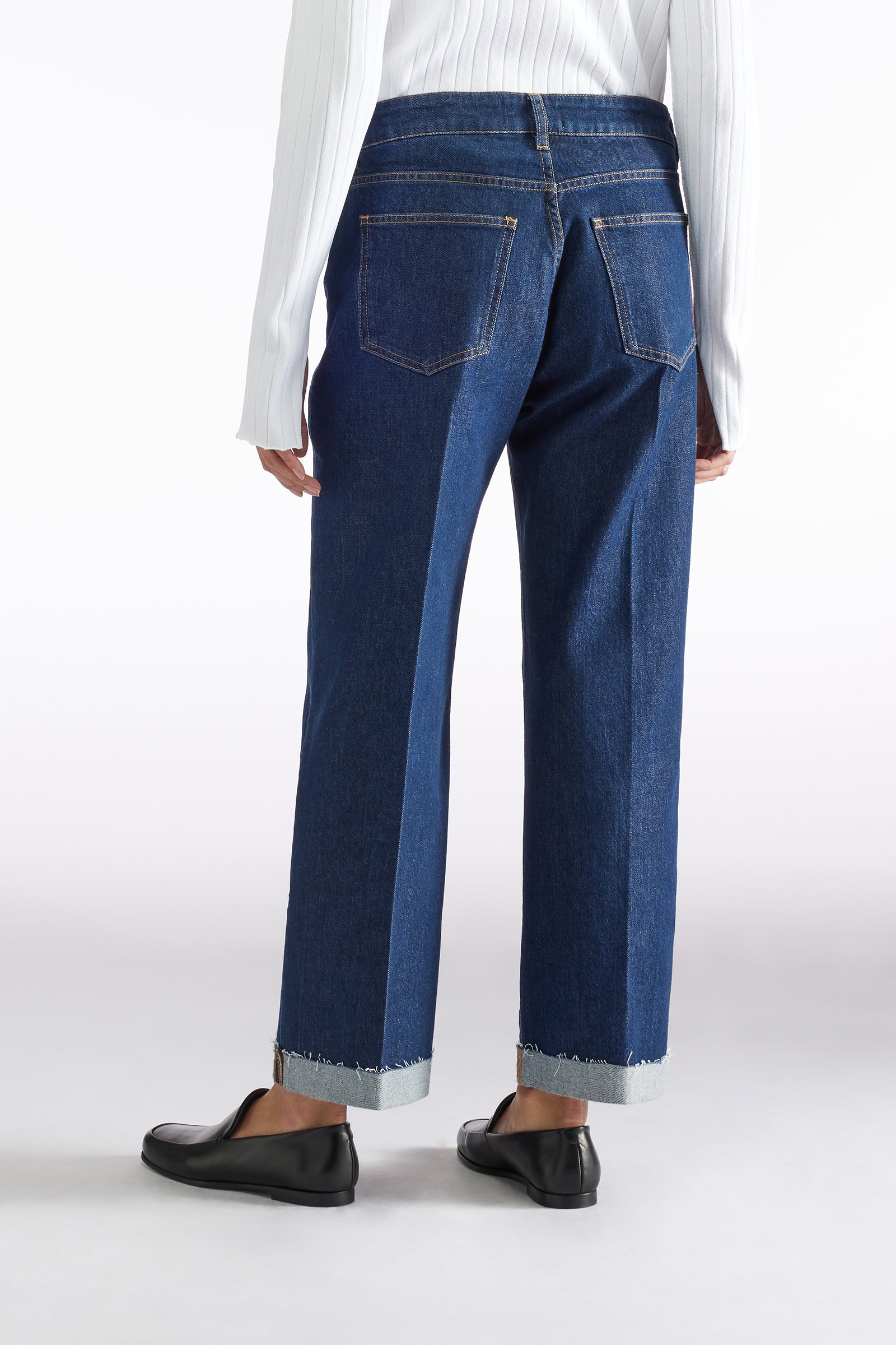 STRAIGHT CROPPED JEANS