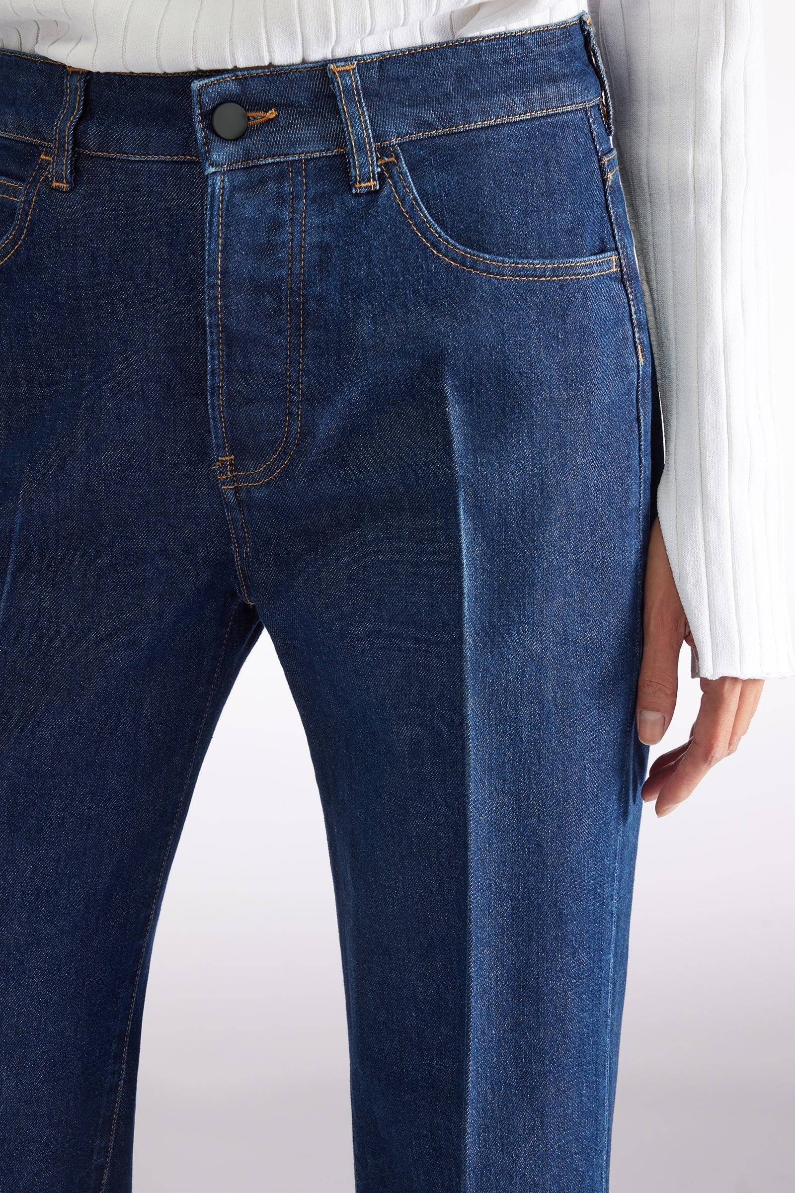 STRAIGHT CROPPED JEANS