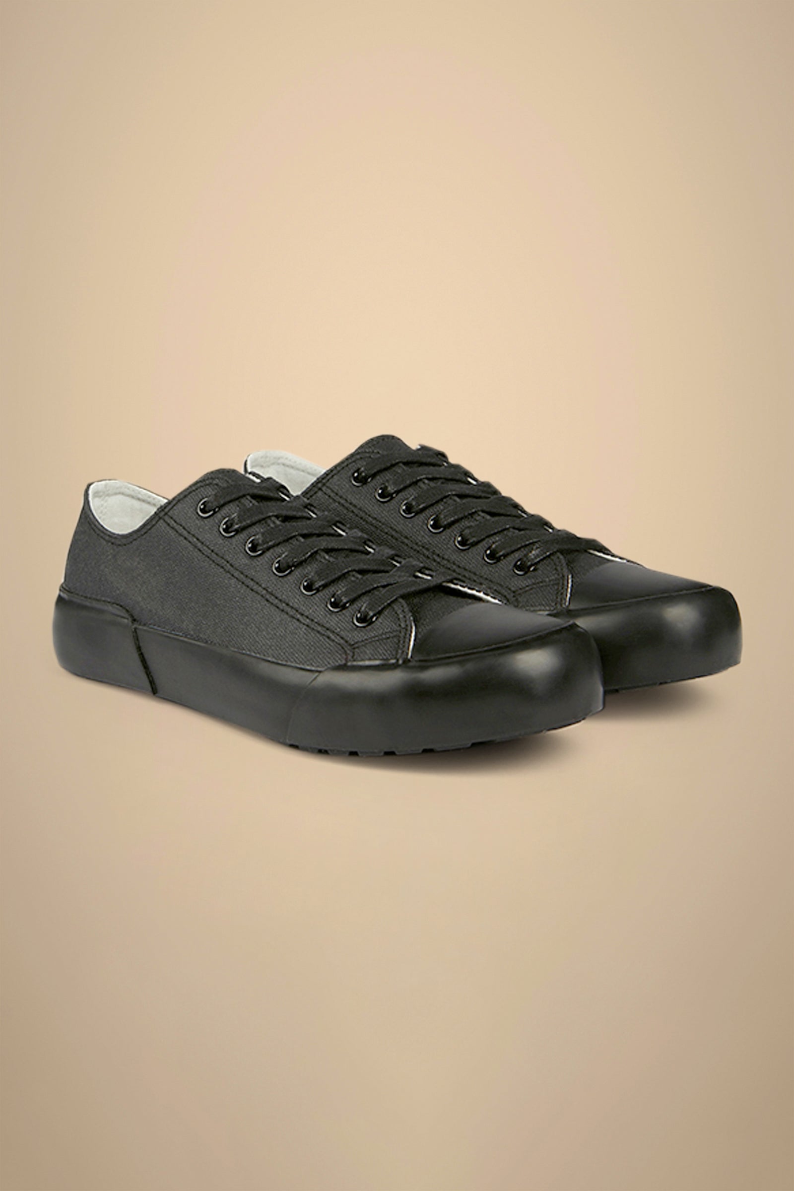 SNEAKERS IN CANVAS