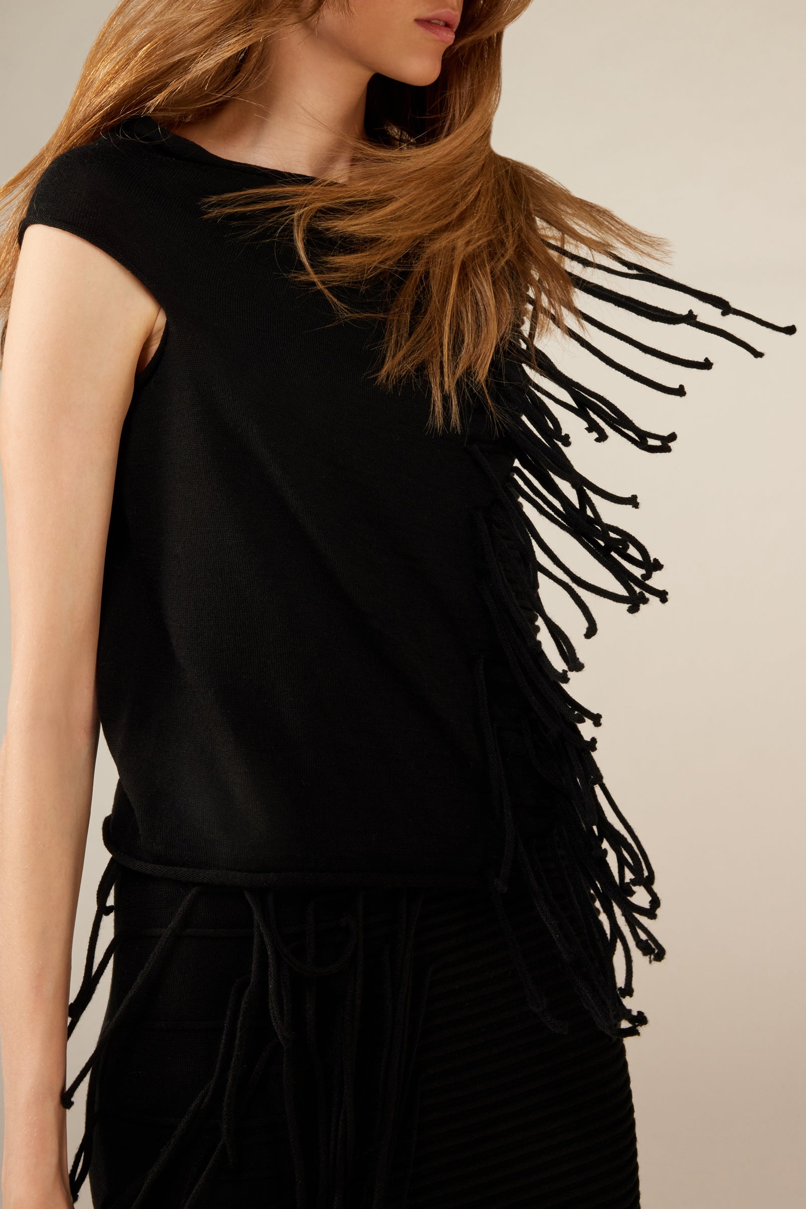 FRINGED KNITTED TOP