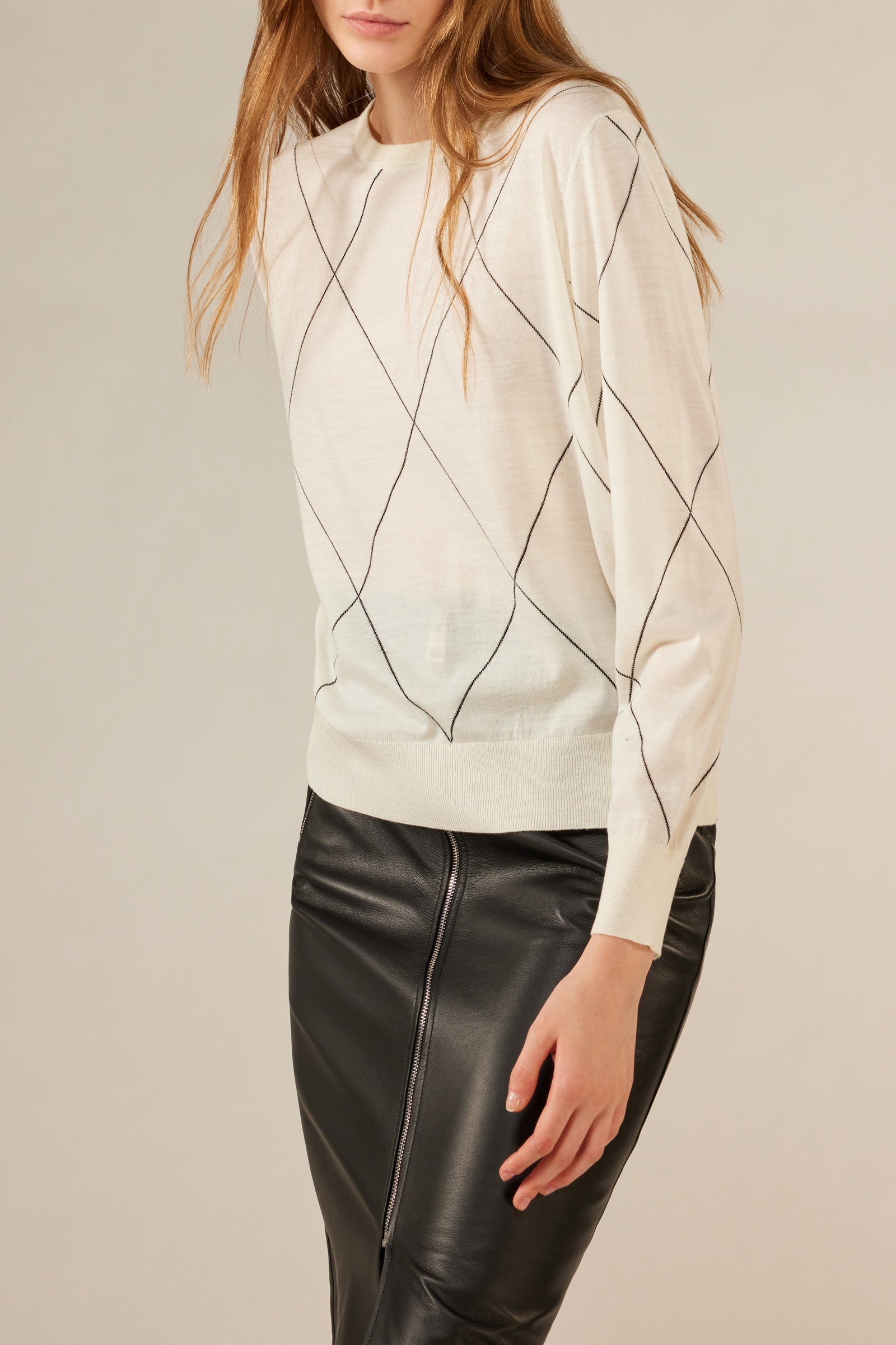 SWEATER WITH DIAMOND INLAY