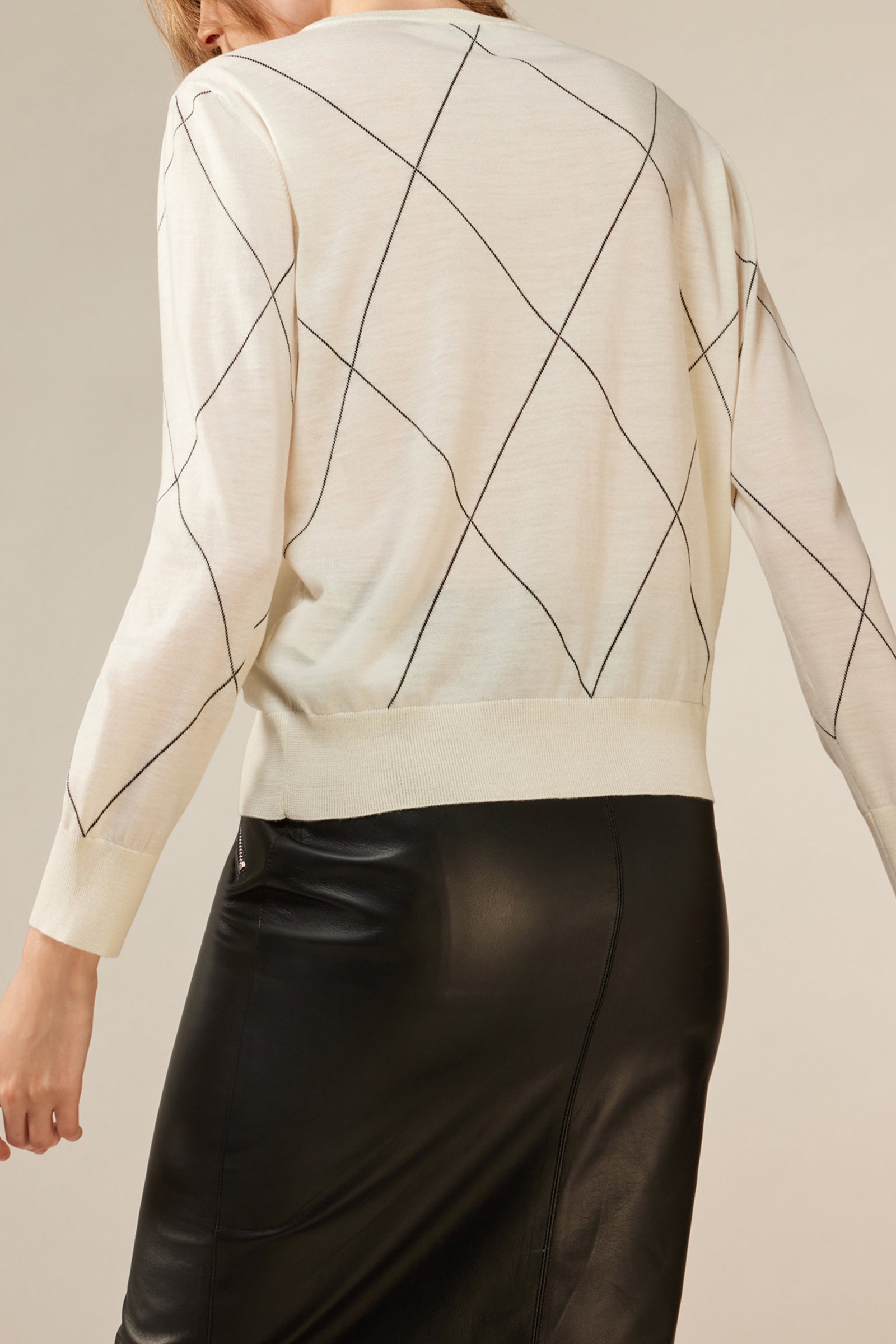 SWEATER WITH DIAMOND INLAY