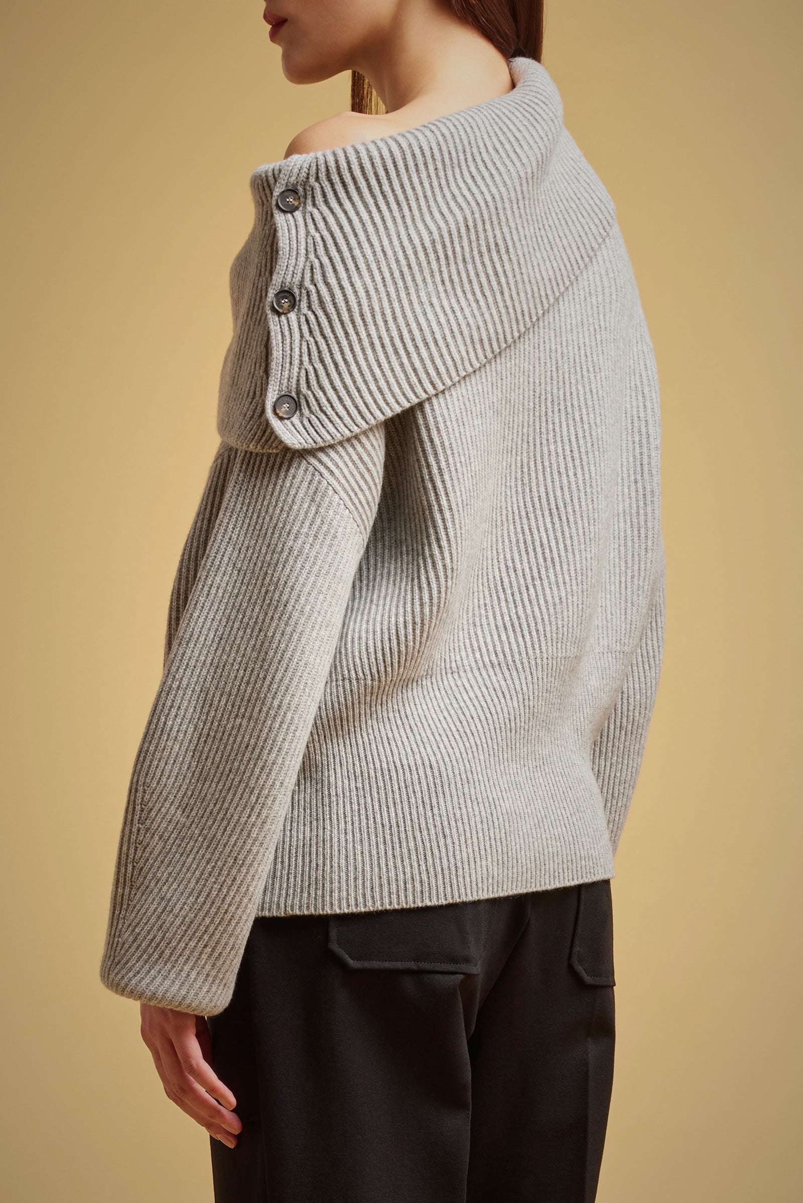 MAGLIA SCOLLO CASHMERE RICICLATO
