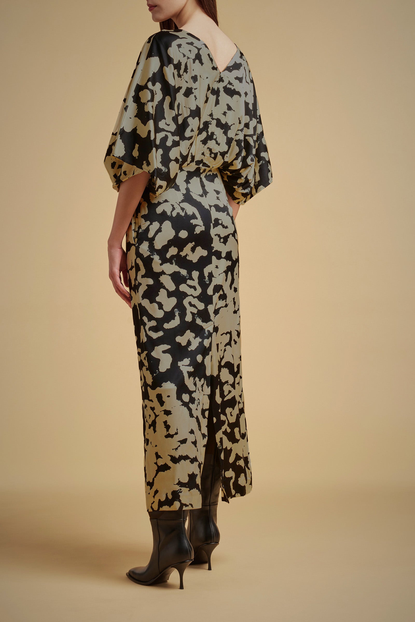 ABITO SCOLLO V STAMPA MACULA