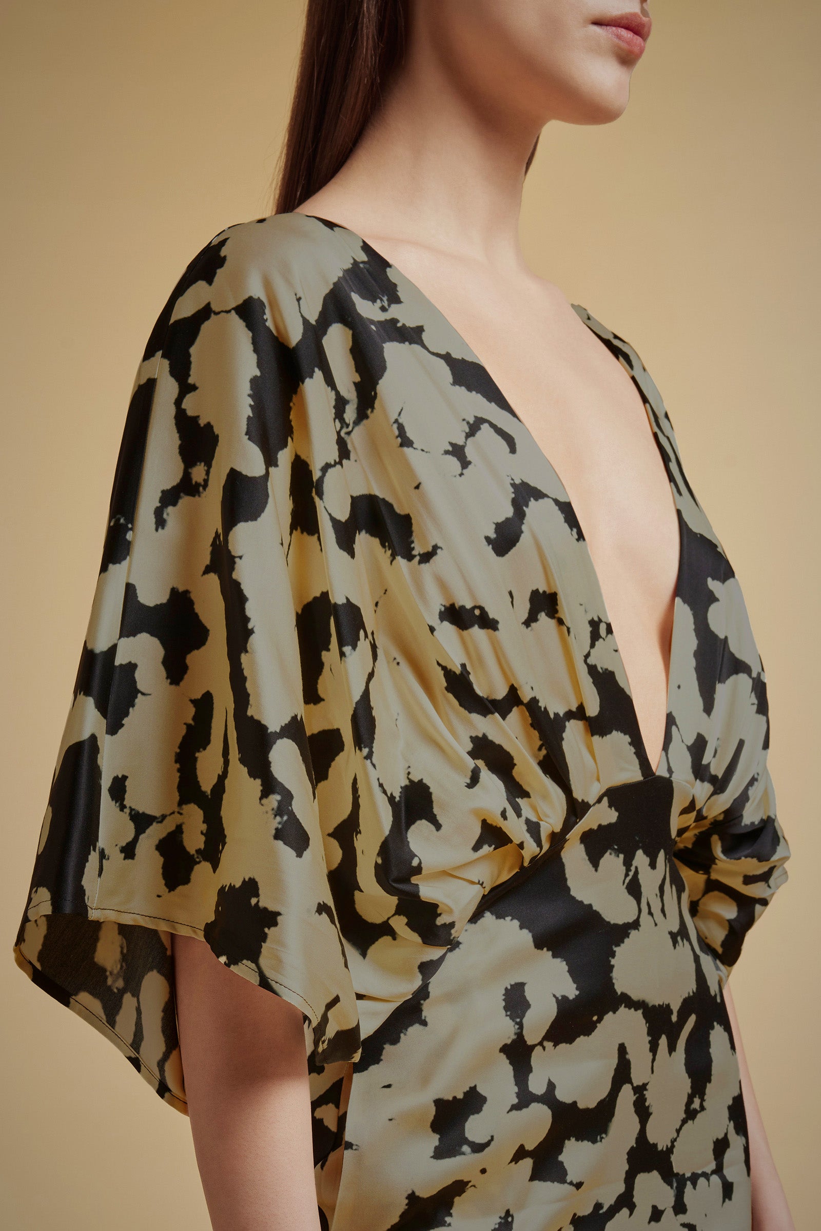 ABITO SCOLLO V STAMPA MACULA