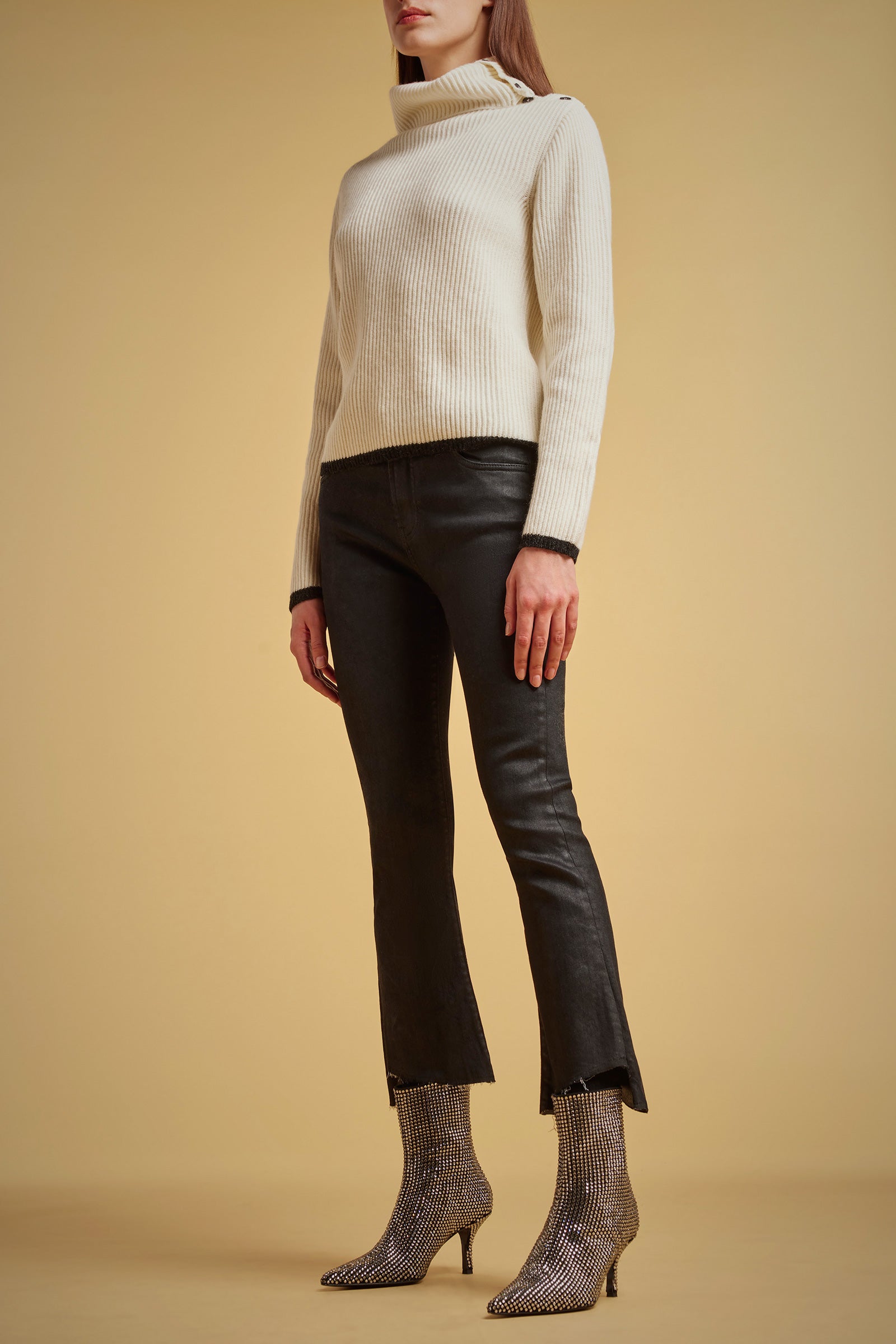 LEATHER-EFFECT FLARED DENIM