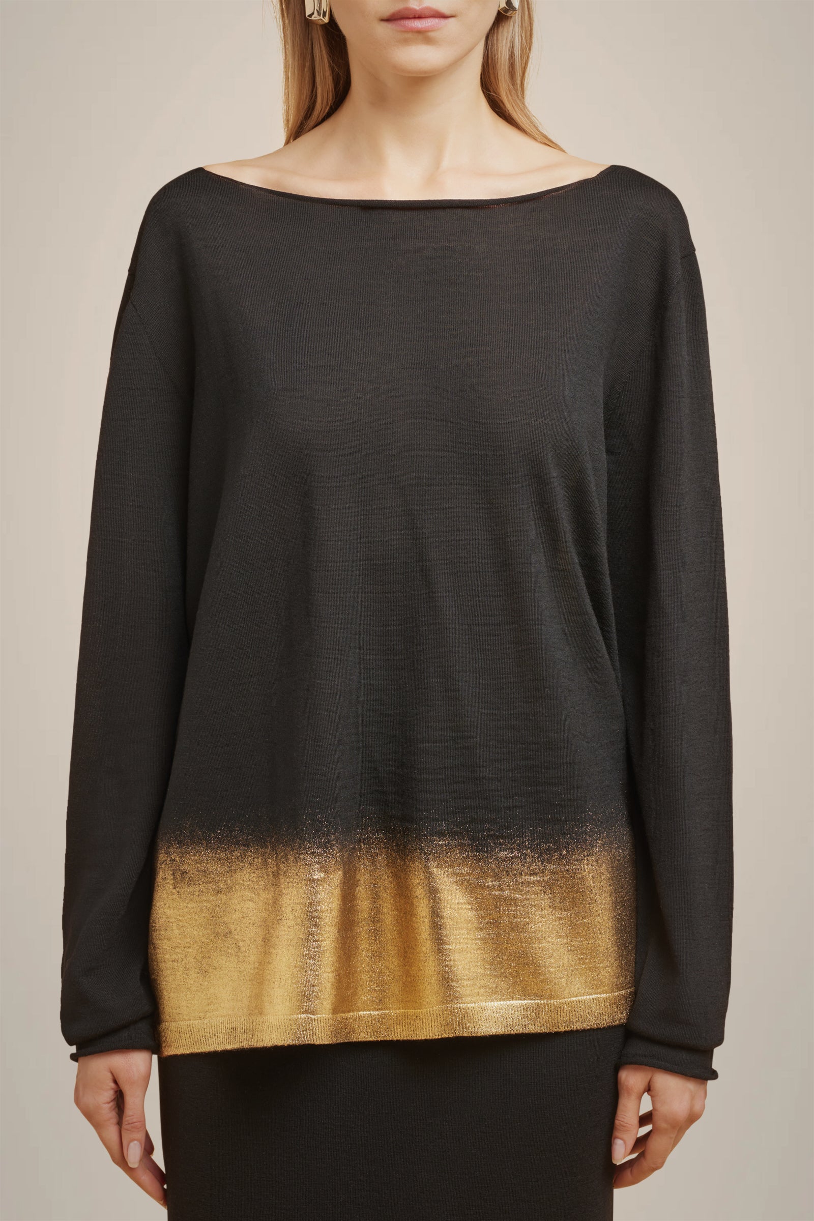 SWEATER WITH LAMINATED EDGE