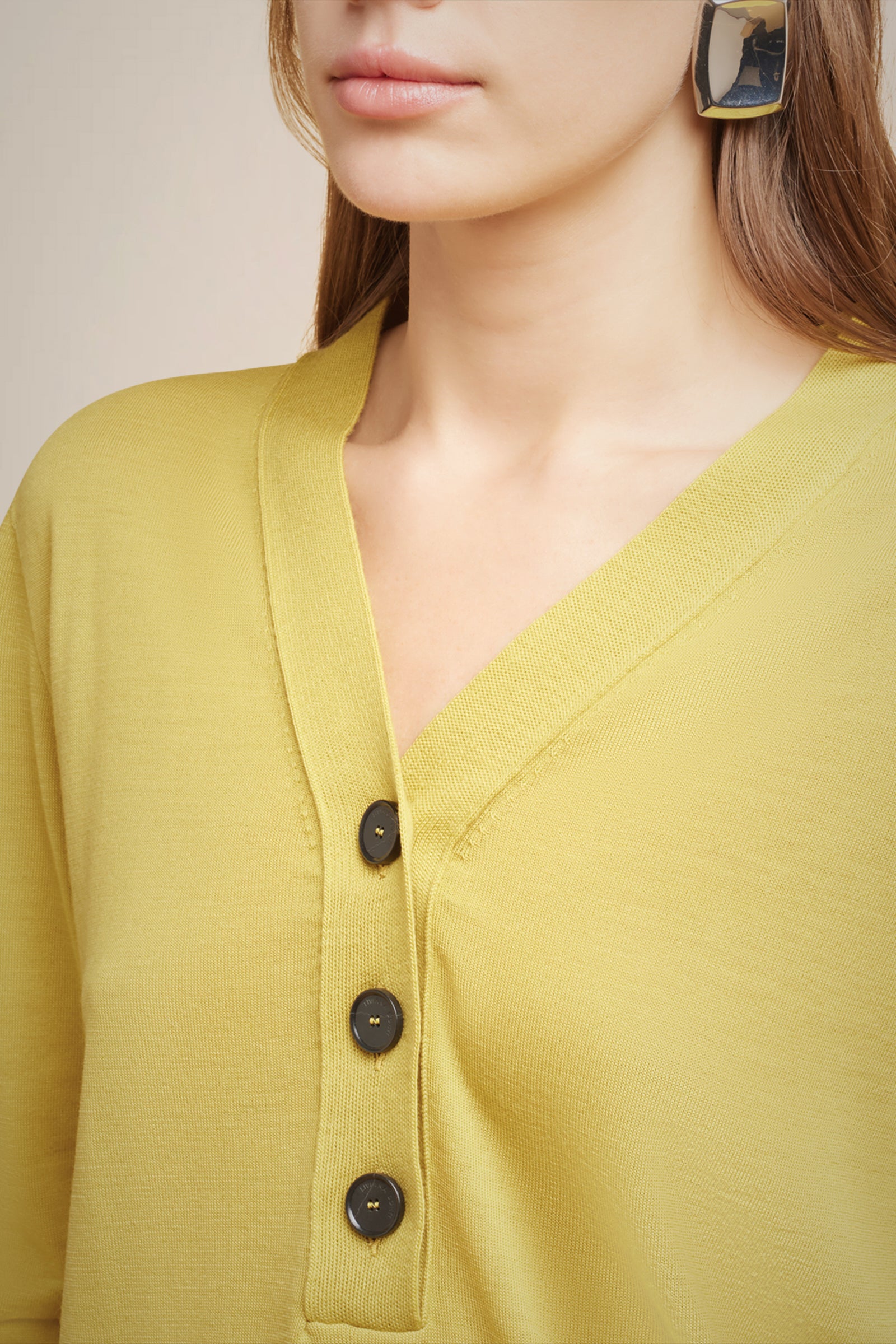 V-NECK SWEATER