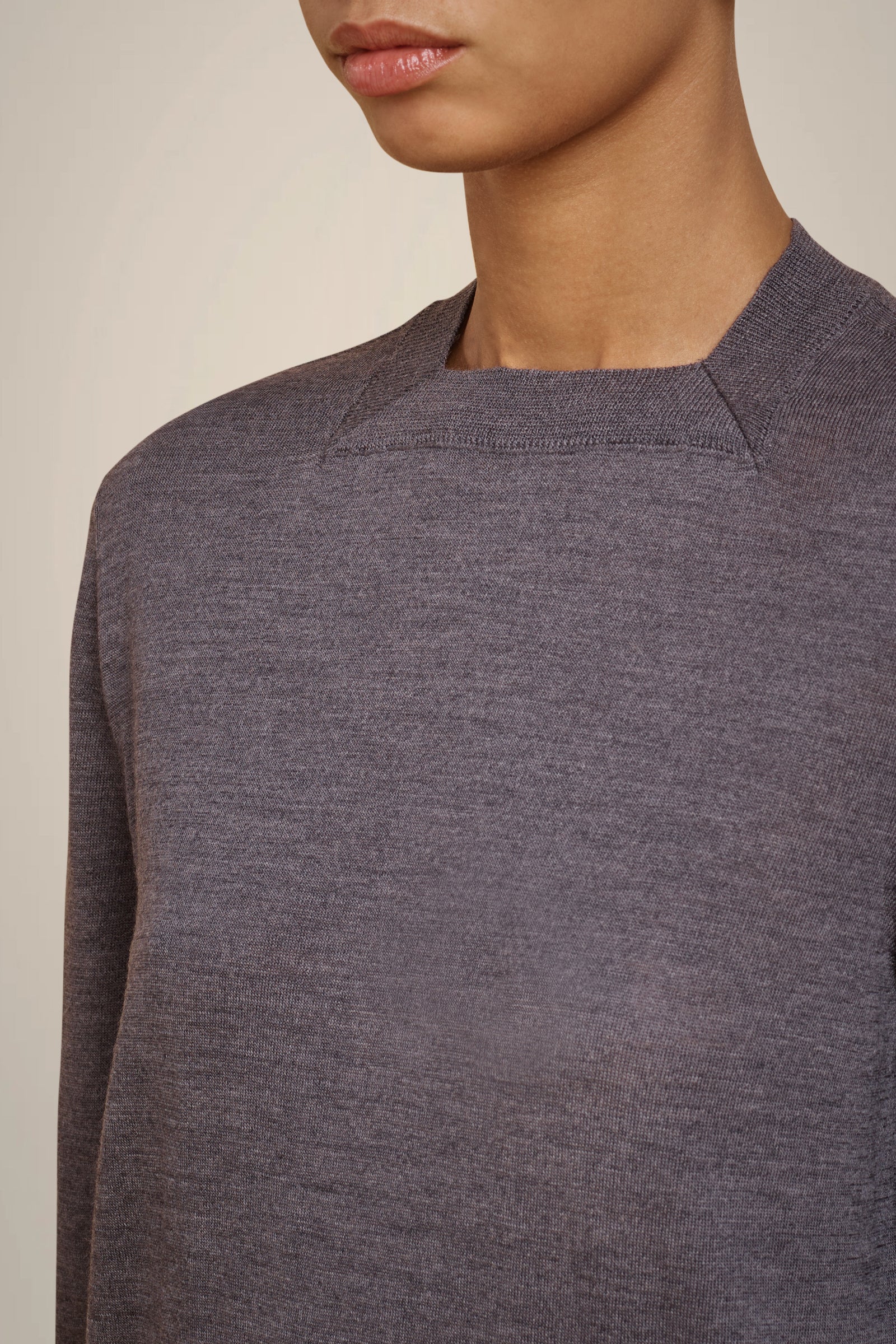 MAGLIA SCOLLO SQUADRATO