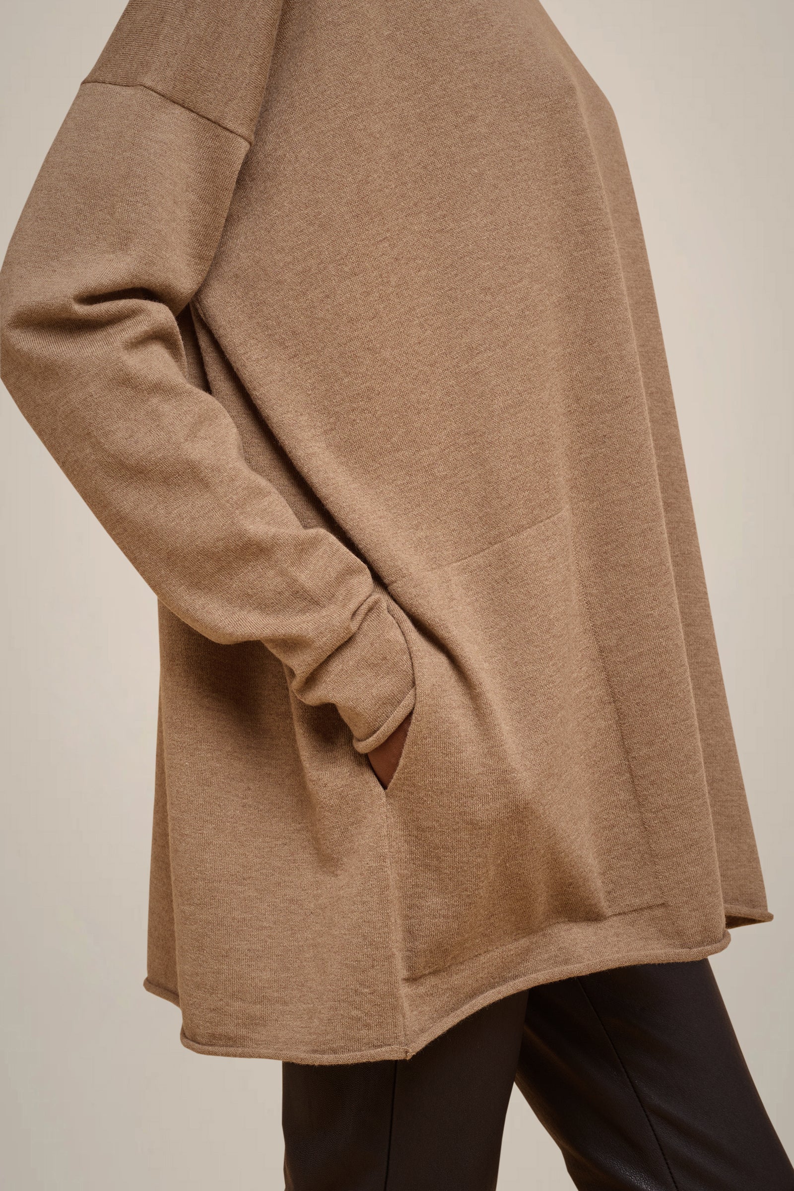 MAGLIA TASCHE A TOPPA