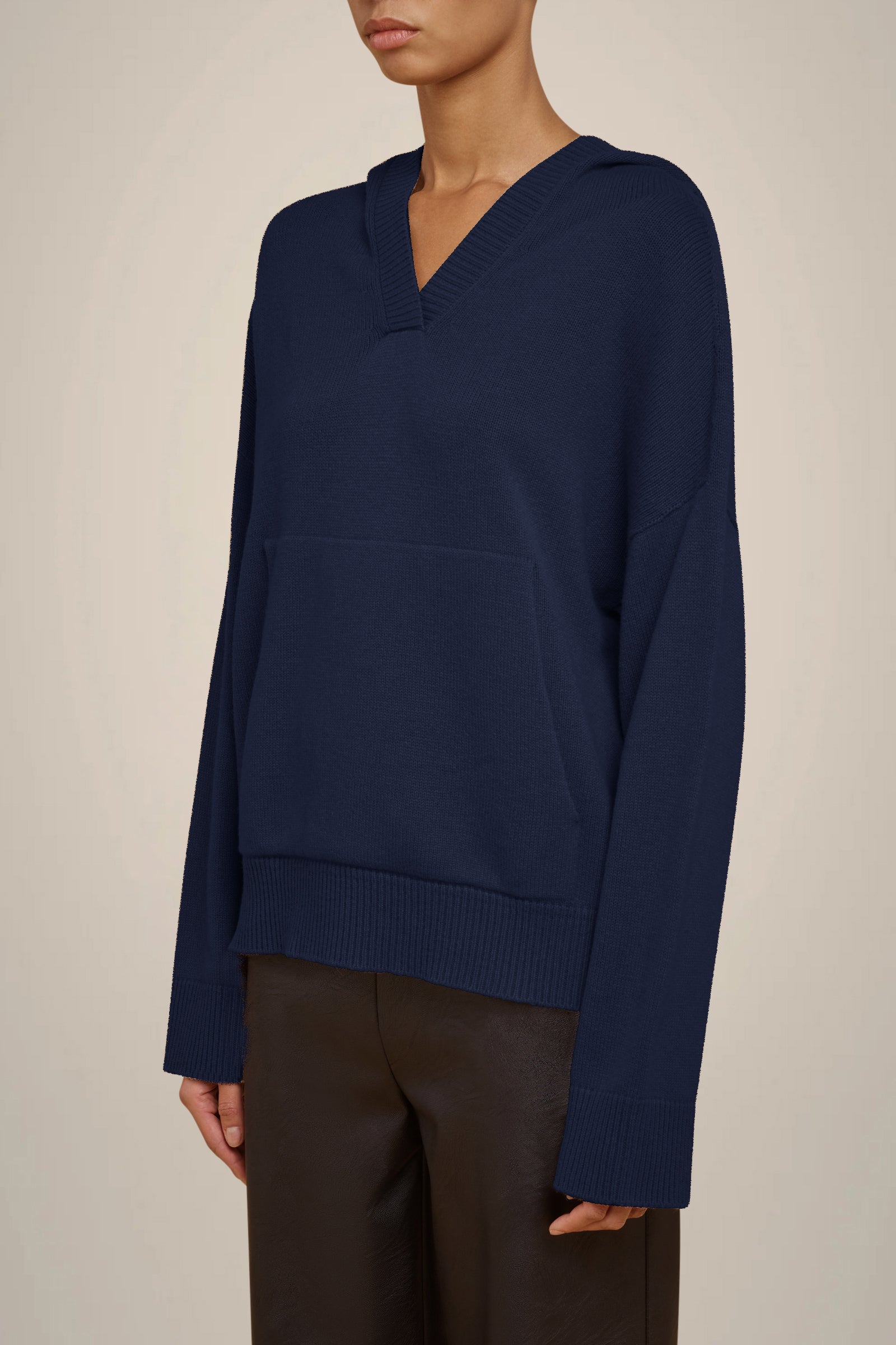 MAGLIA CON CAPPUCCIO