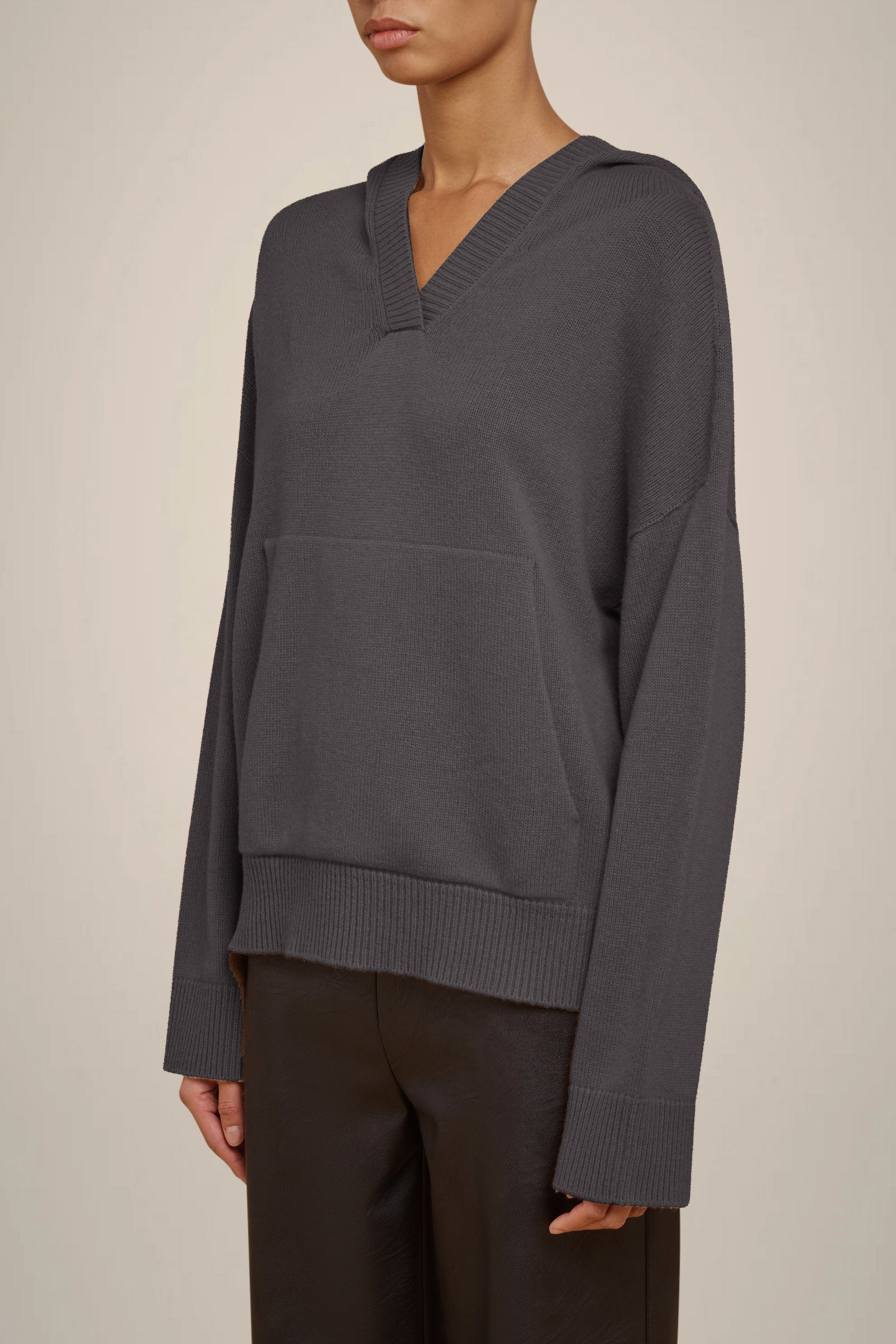 MAGLIA CON CAPPUCCIO