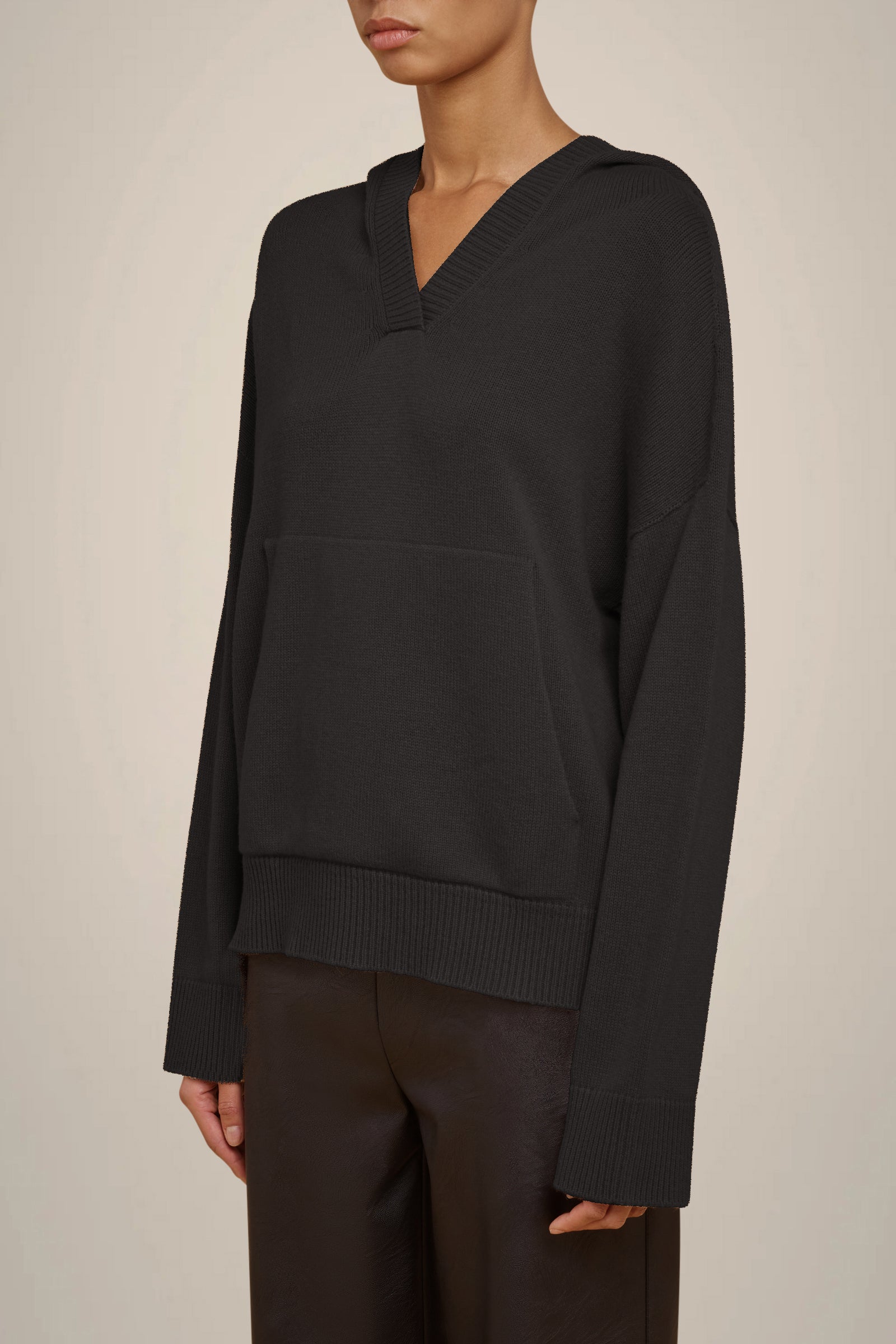 MAGLIA CON CAPPUCCIO