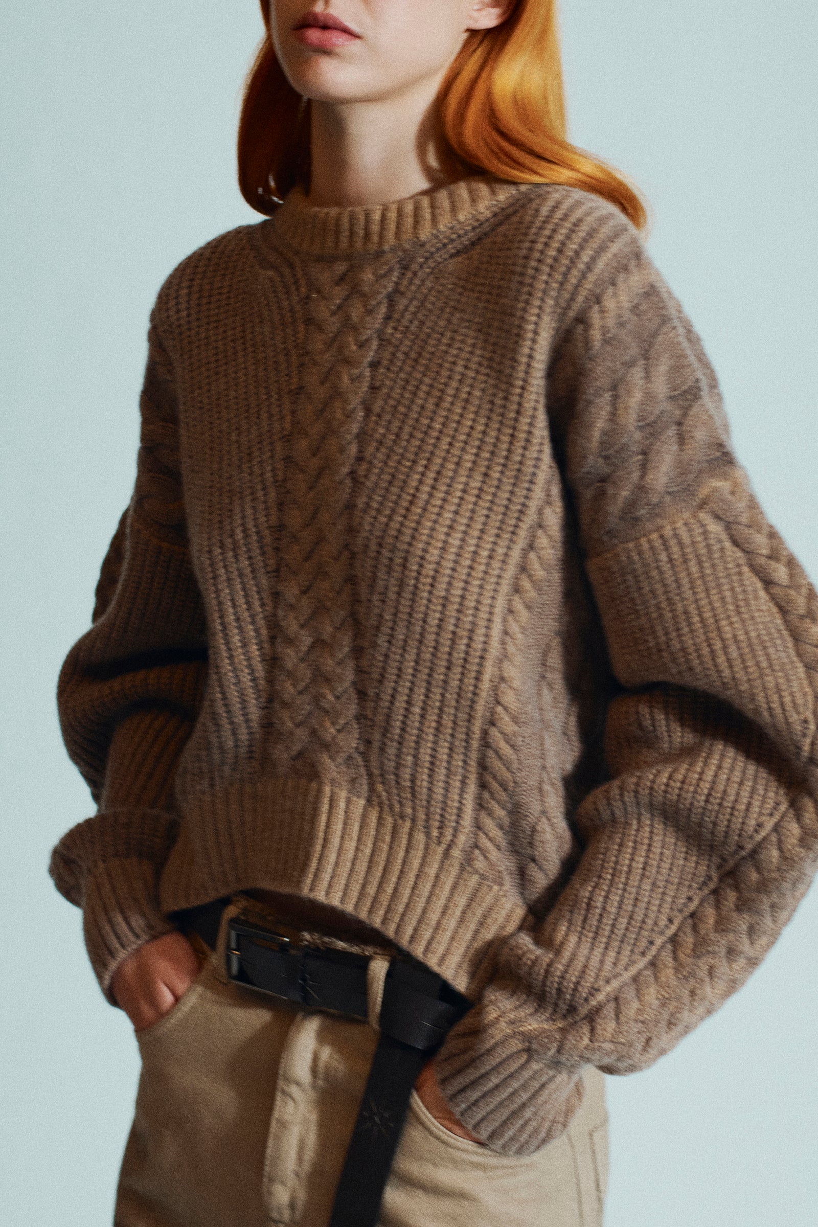 CREW NECK SWEATER WITH CABLE-KNIT PATTERN
