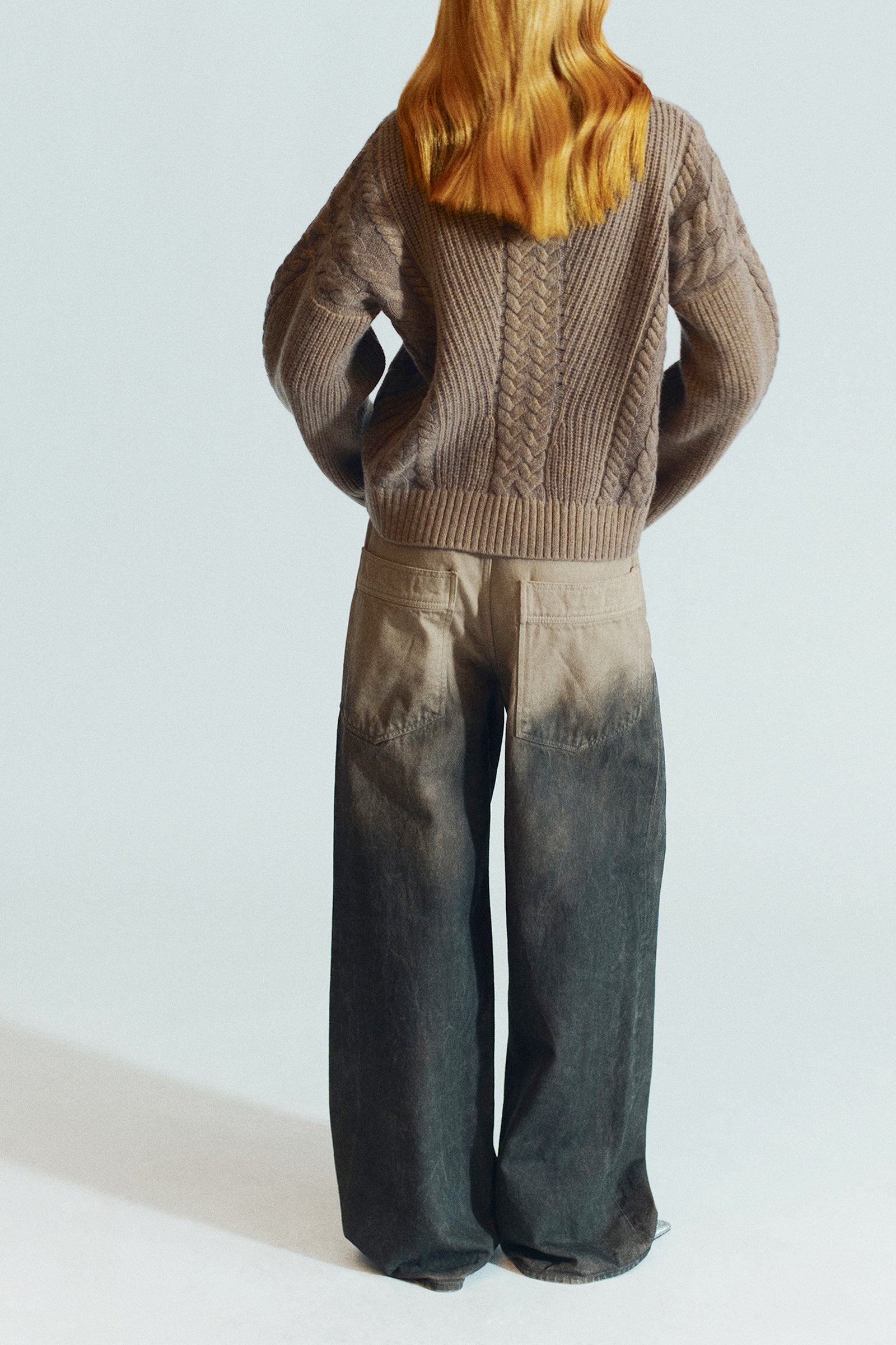 CREW NECK SWEATER WITH CABLE-KNIT PATTERN