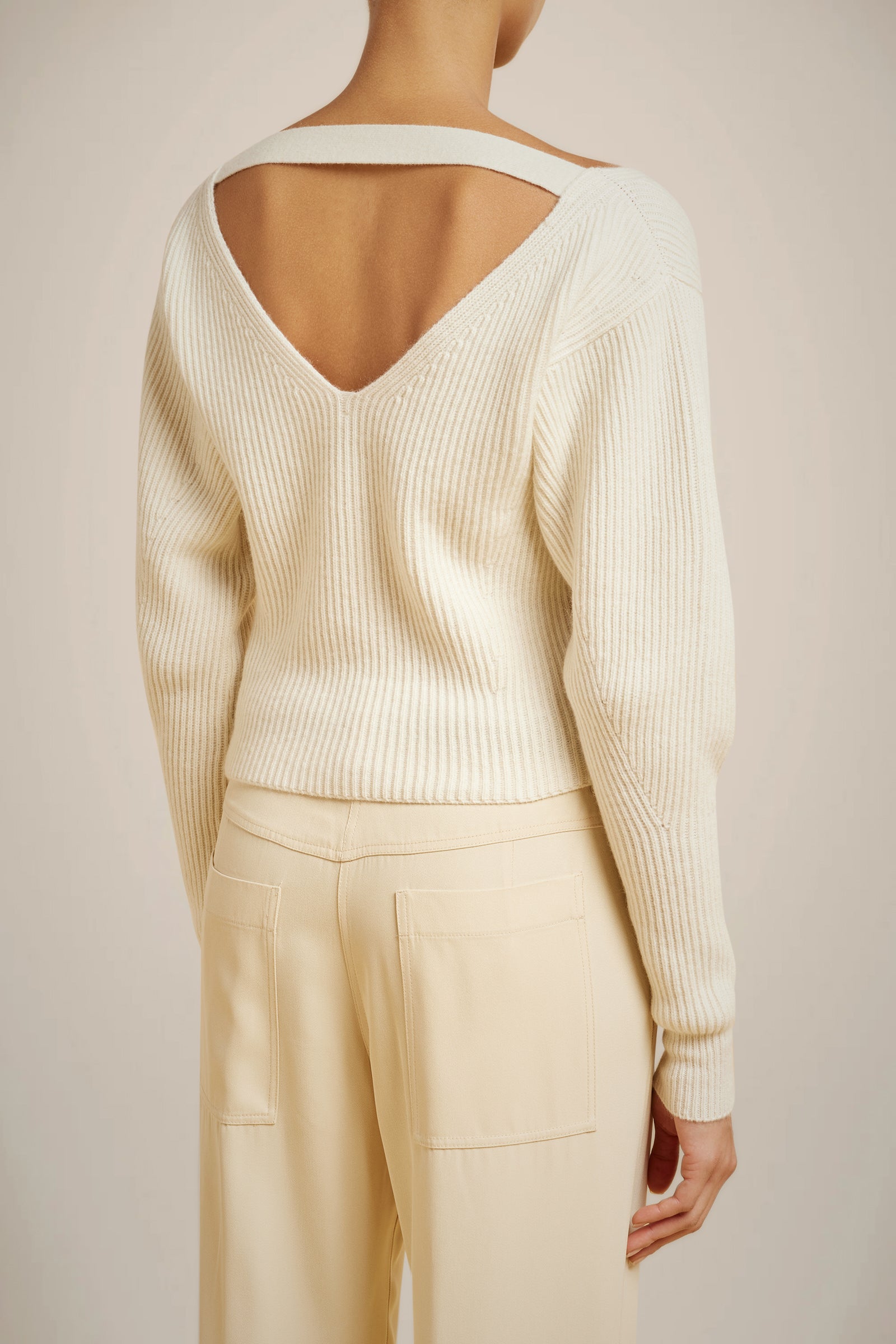 MAGLIA SCOLLO A V