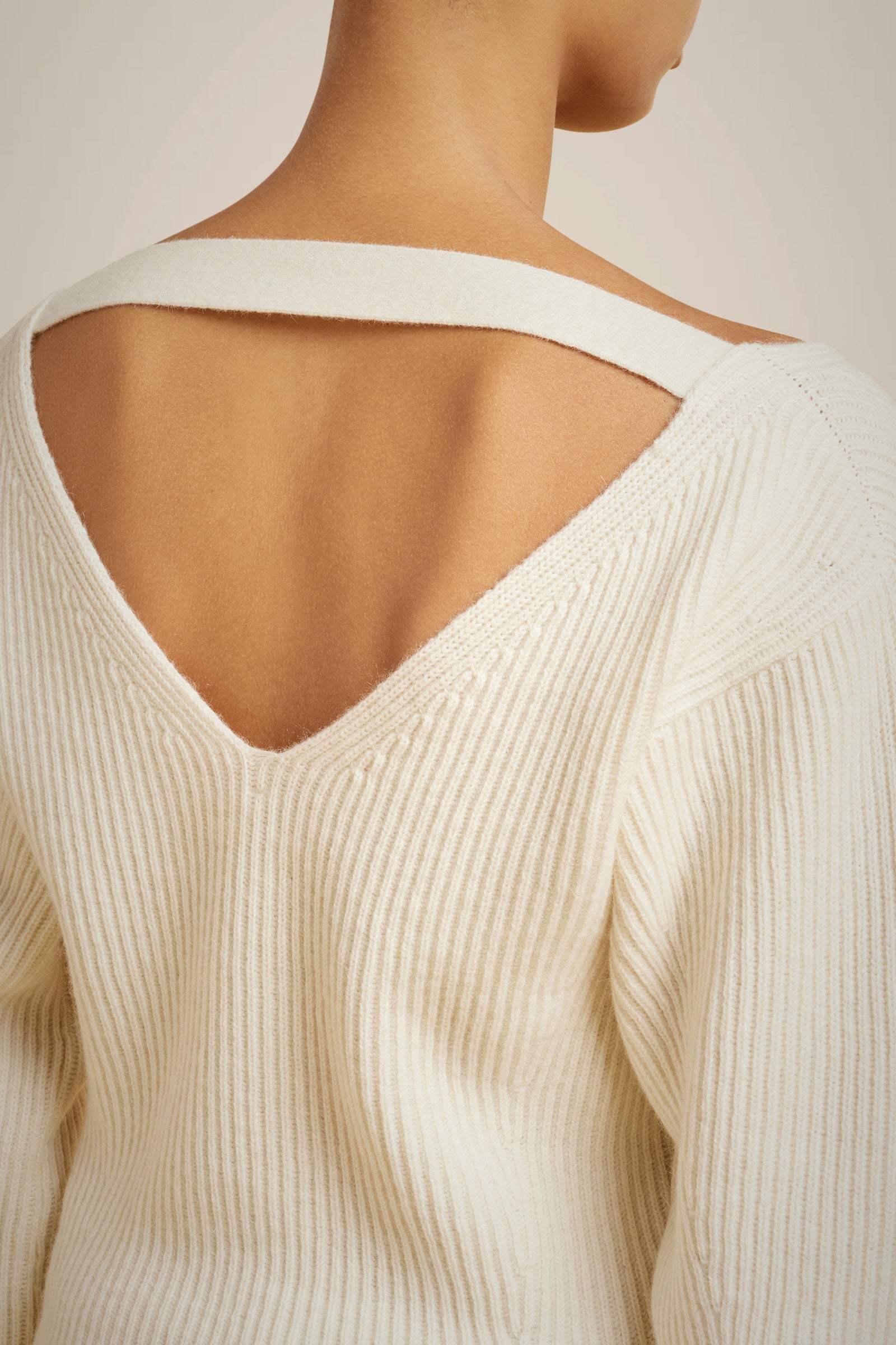MAGLIA SCOLLO A V