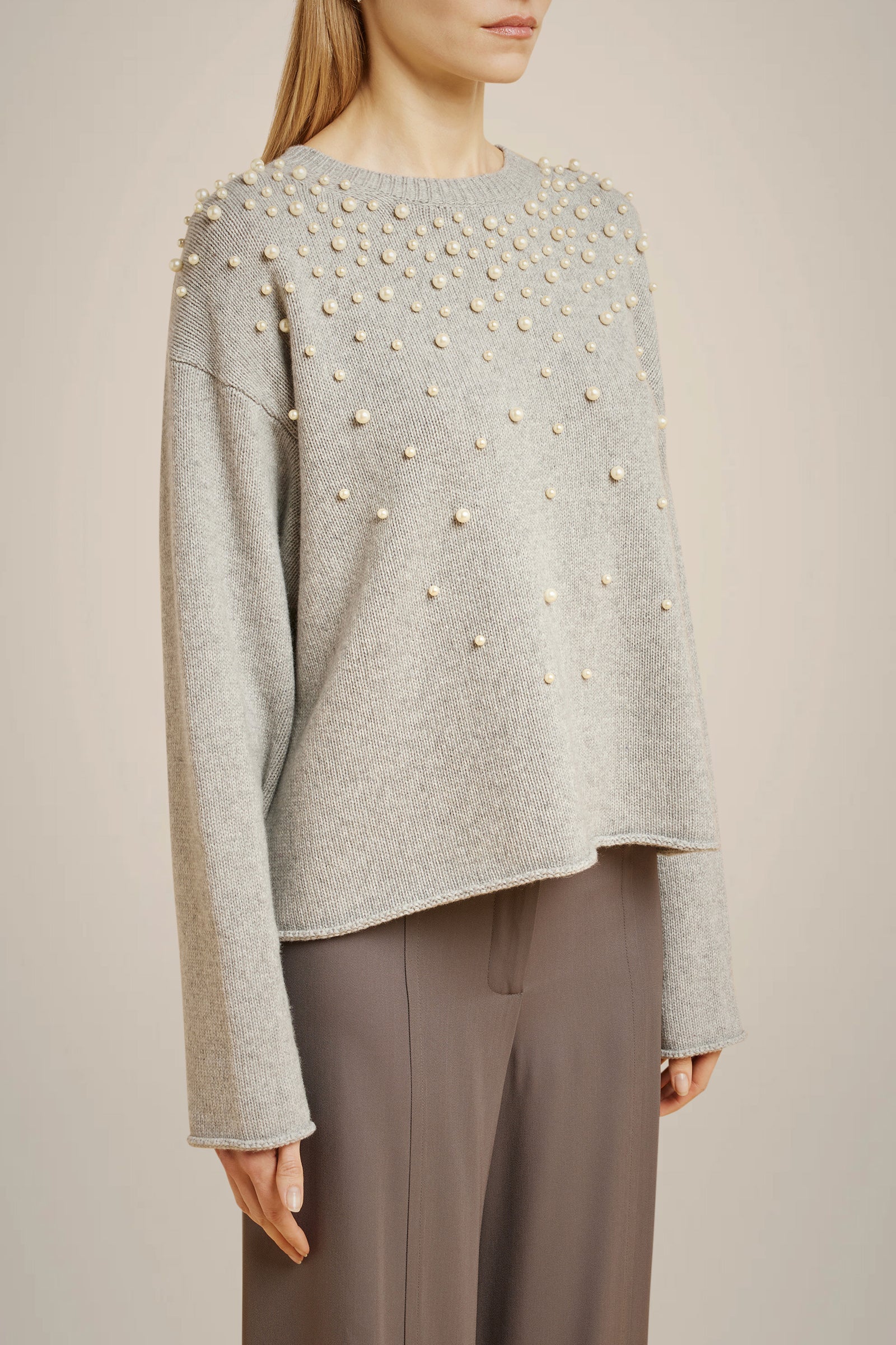 MAGLIA CON PERLE IN CASHMERE RICICLATO