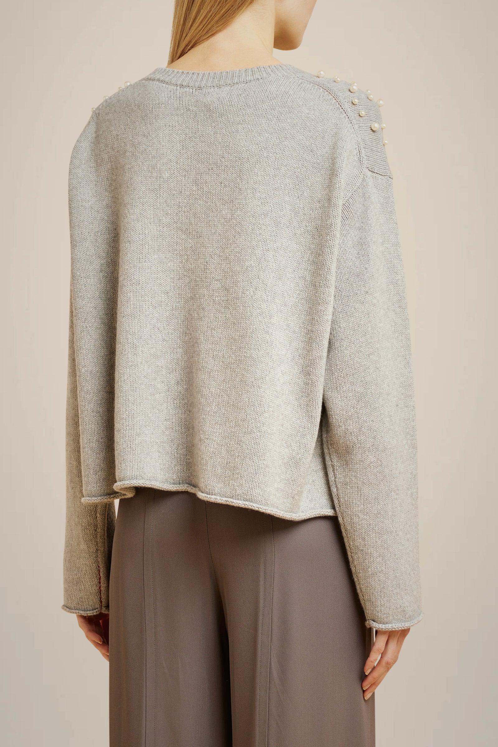MAGLIA CON PERLE IN CASHMERE RICICLATO