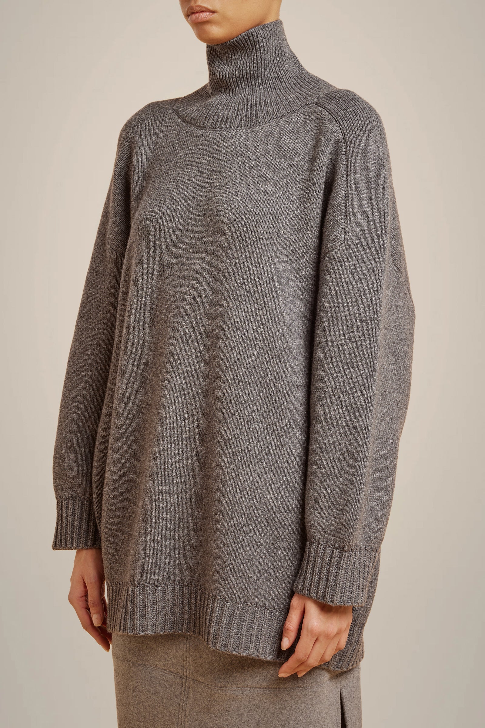 MAGLIA COLLO ALTO IN CASHMERE RICICLATO