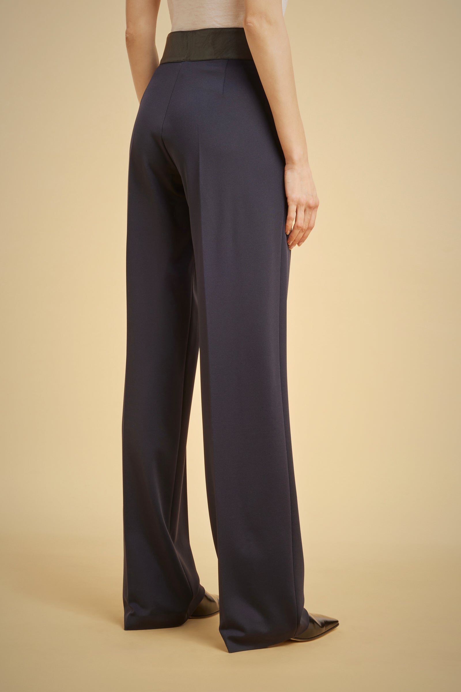 PANTALONE CON FASCIONE IN ECO-PELLE