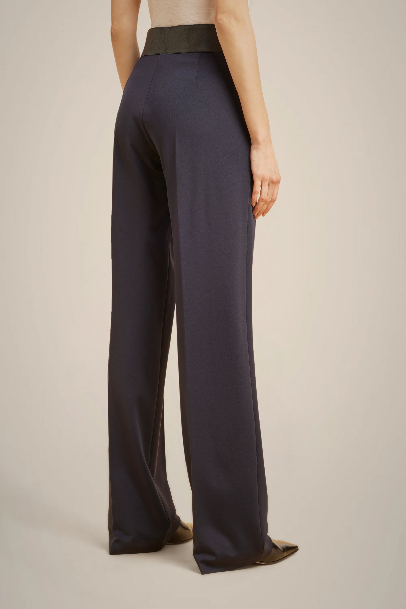 PANTALONE CON FASCIONE IN ECO-PELLE