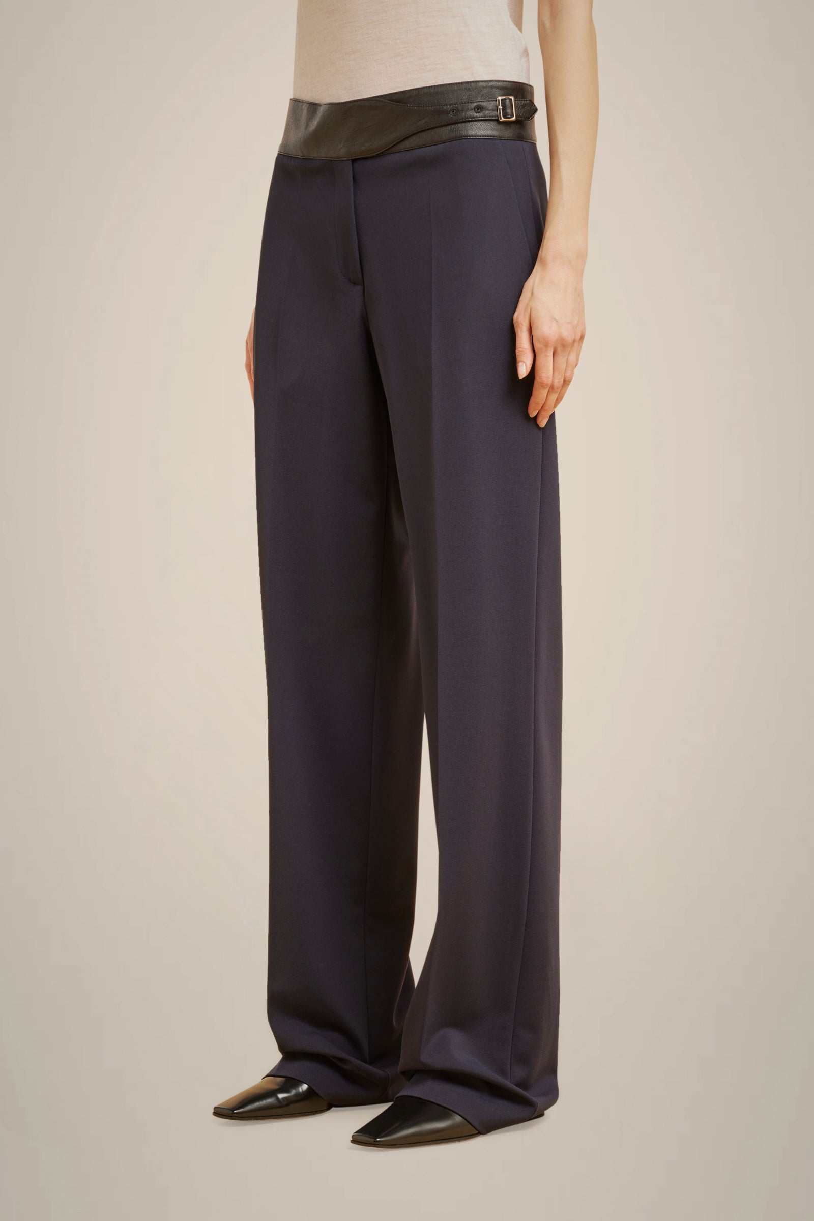 PANTALONE CON FASCIONE IN ECO-PELLE